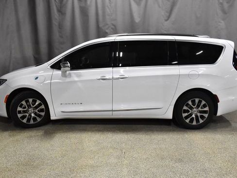 Used 2022 Chrysler Pacifica Pinnacle image 6