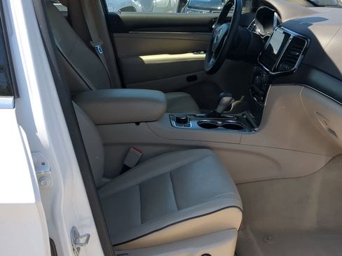 Used 2020 Jeep Grand Cherokee Overland AWD/4WD image 21