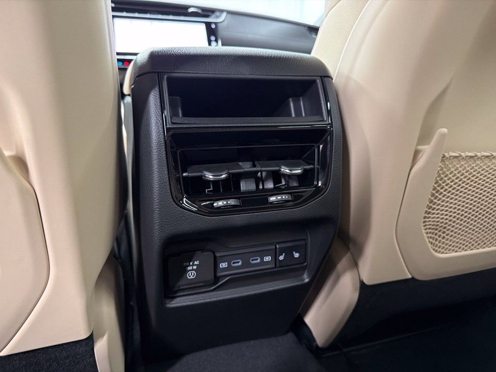 New 2026 Jeep Grand Cherokee Limited w/ Luxury Tech Group II AWD/4WD image 12