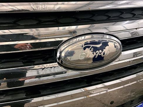 Used 2013 Ford Edge SEL image 29