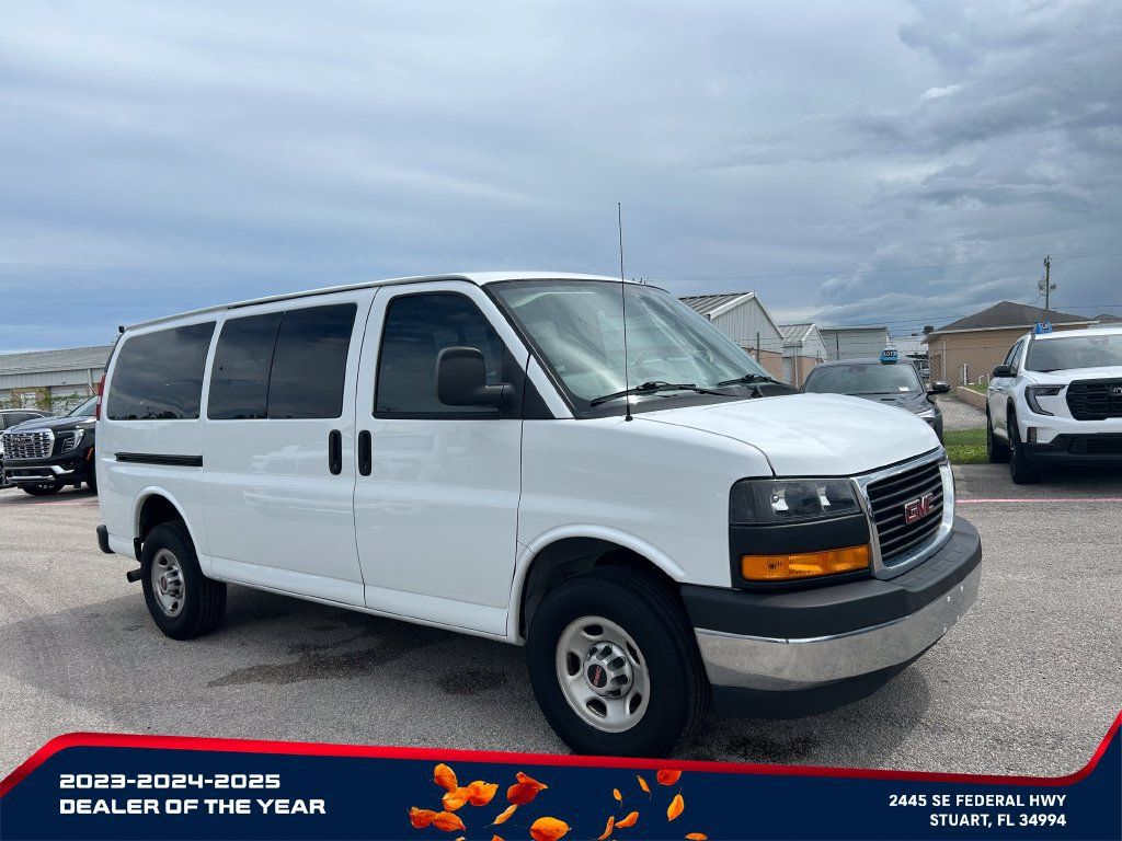 Used 2023 GMC Savana 2500 RWD image 2