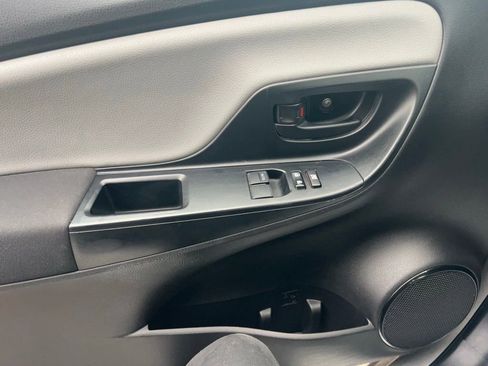 Used 2016 Toyota Yaris L image 9