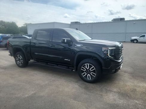 Used 2023 GMC Sierra 1500 AT4 w/ Technology Package AWD/4WD image 6
