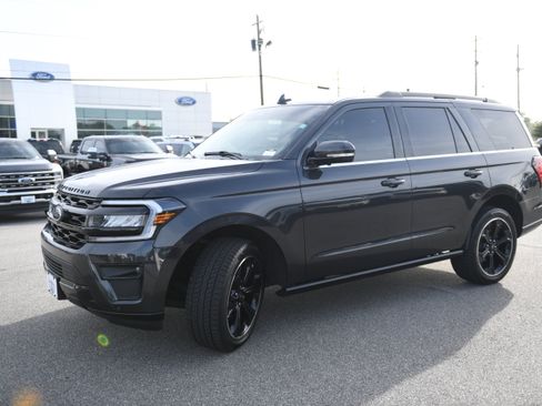 Used 2022 Ford Expedition Limited RWD image 5