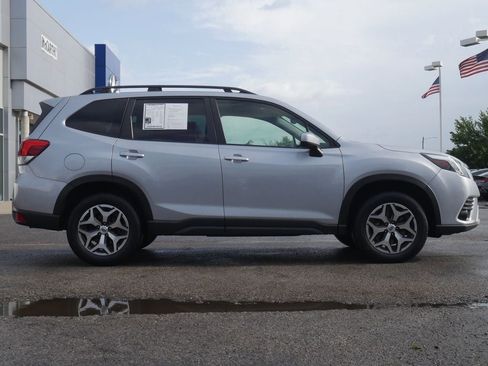 Used 2022 Subaru Forester Premium AWD/4WD image 23
