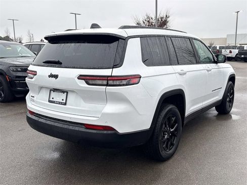 New 2025 Jeep Grand Cherokee L Altitude image 9