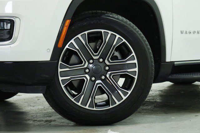 Used 2024 Jeep Wagoneer Series II w/ Flexible Seating Group RWD image 3