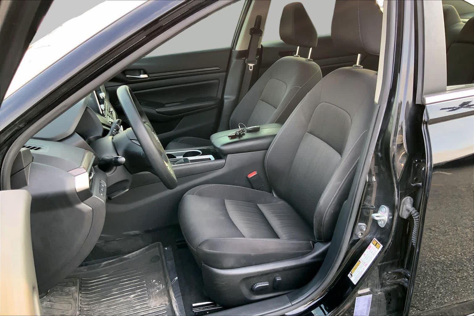 Used 2024 Nissan Altima 2.5 SV FWD image 8