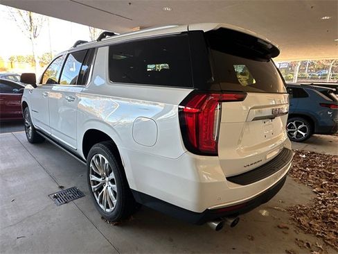 Used 2021 GMC Yukon XL Denali w/ Denali Premium Package image 5