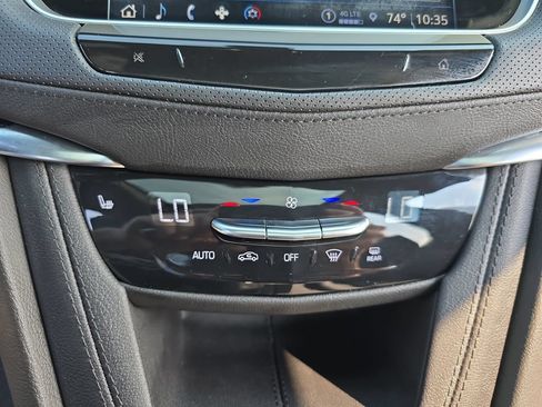 Used 2025 Cadillac XT6 Luxury AWD/4WD image 23
