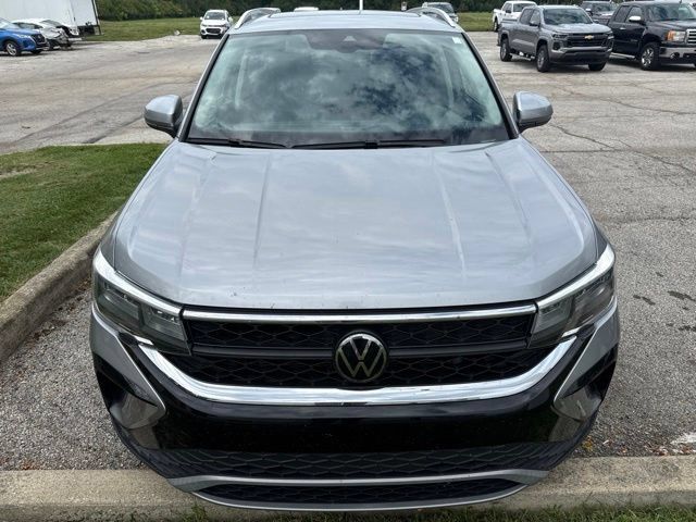 Used 2023 Volkswagen Taos SE w/ Panoramic Sunroof Package FWD image 10