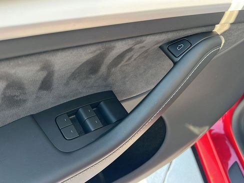 Used 2024 Tesla Model Y Long Range image 29