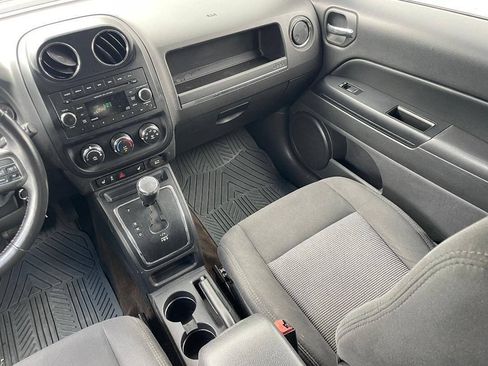 Used 2013 Jeep Patriot Latitude AWD/4WD image 15