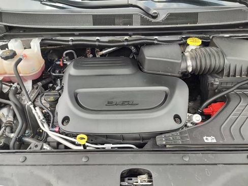 Certified 2024 Chrysler Pacifica Touring-L FWD image 31
