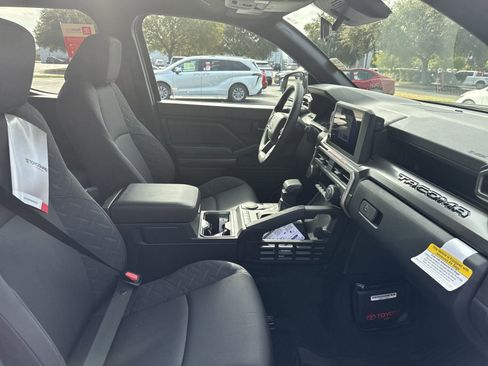 New 2025 Toyota Tacoma SR5 RWD image 31