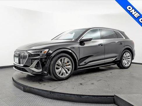 Used 2022 Audi e-tron S Premium Plus image 2