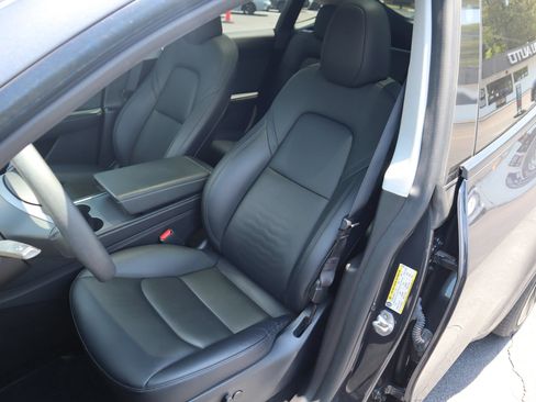 Used 2024 Tesla Model Y Long Range AWD/4WD image 2