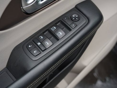 Used 2020 Chrysler Voyager LX FWD image 16