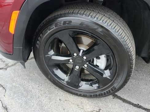 Certified 2024 Jeep Grand Cherokee L Laredo image 3