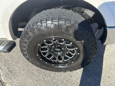 Used 2014 Ford F150 Lariat w/ Lariat Chrome Package image 24