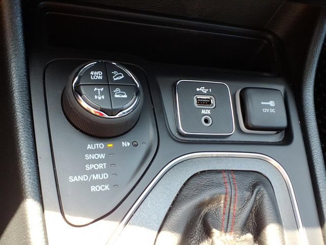 Used 2022 Jeep Cherokee Trailhawk w/ Premium Leather Package AWD/4WD image 20