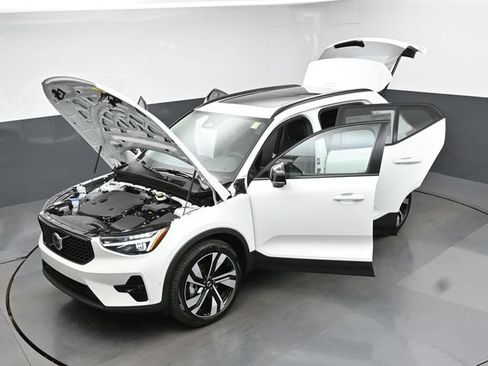 New 2026 Volvo XC40 B5 Plus w/ Climate Package AWD/4WD image 51