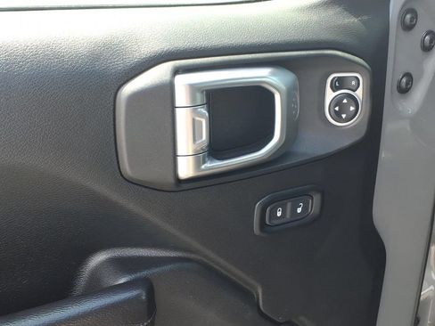 Used 2019 Jeep Wrangler Unlimited Sport S AWD/4WD image 4