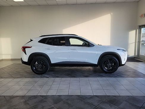 Used 2024 Chevrolet Trax ACTIV w/ Sunroof Package image 5