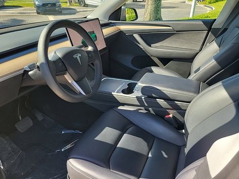 Used 2023 Tesla Model Y Long Range image 13