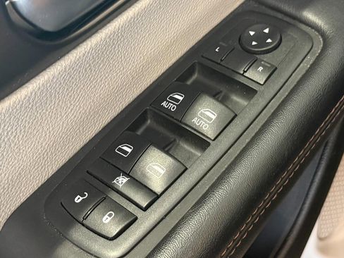 Used 2017 Chrysler Pacifica Touring Plus FWD image 20