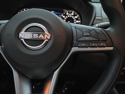Used 2025 Nissan Altima 2.5 SV AWD/4WD image 19