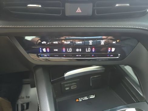 Used 2022 Buick Envision Avenir w/ Premium Seat Package AWD/4WD image 13