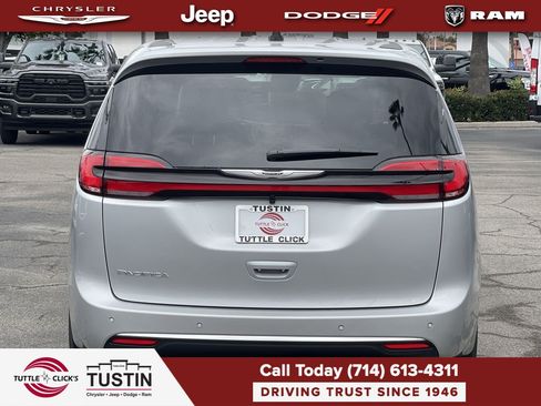 New 2026 Chrysler Pacifica Select FWD image 5