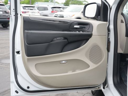 Used 2018 Dodge Grand Caravan SE w/ UConnect Hands-Free Group FWD image 14