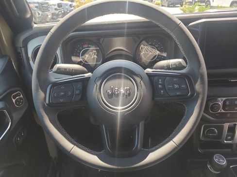 Used 2025 Jeep Wrangler Sport AWD/4WD image 21