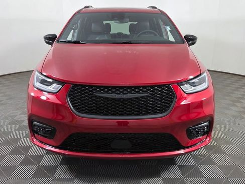 New 2026 Chrysler Pacifica Select image 2