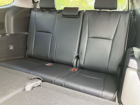 Used 2023 Toyota Highlander XLE image 25