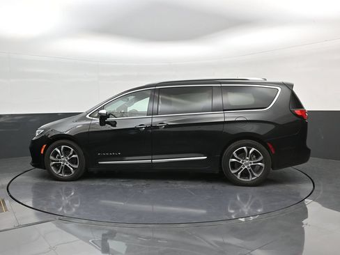 Used 2022 Chrysler Pacifica Pinnacle FWD image 5