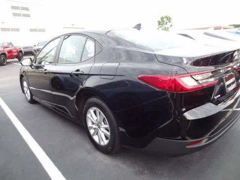 Used 2025 Toyota Camry LE FWD image 5