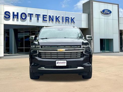 Used 2024 Chevrolet Suburban Premier w/ Advanced Technology Package image 2