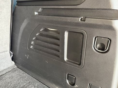 Used 2025 Chevrolet Traverse LT image 36