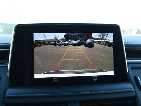 Used 2023 Chevrolet Suburban Premier image 18