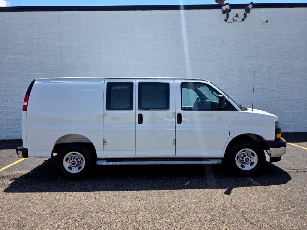 Used 2025 GMC Savana 2500 w/ Driver Convenience Package RWD image 4