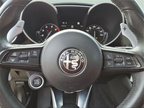 Used 2023 Alfa Romeo Giulia Veloce image 15