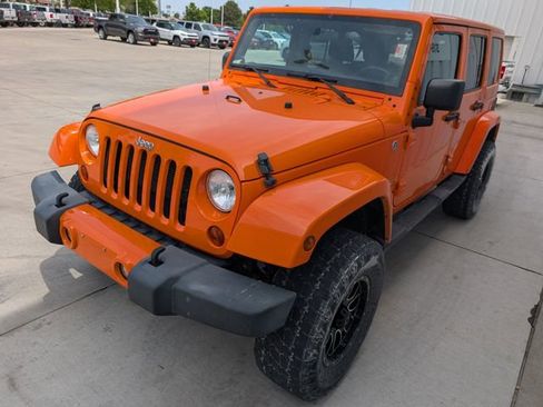 Used 2012 Jeep Wrangler Unlimited Sahara w/ Connectivity Group AWD/4WD image 19
