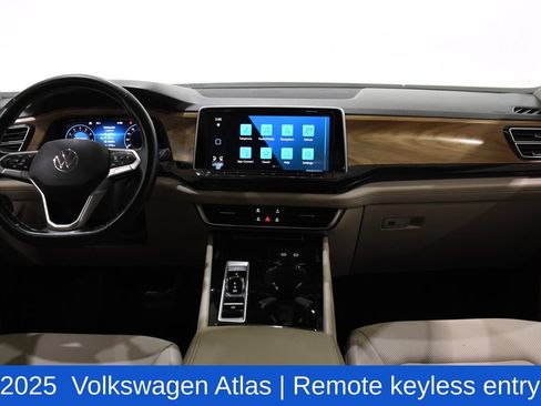 Used 2025 Volkswagen Atlas SE FWD image 8
