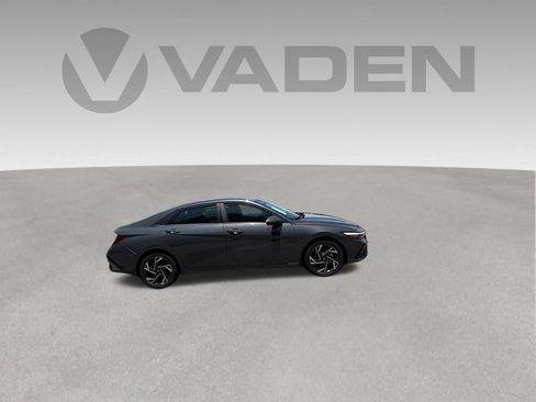 New 2026 Hyundai Elantra Limited FWD image 7