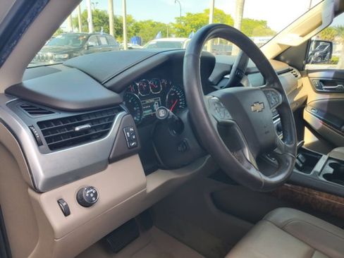 Used 2015 Chevrolet Suburban LTZ RWD image 10