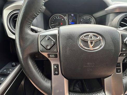 Used 2022 Toyota Tacoma SR5 w/ Technology Package image 17