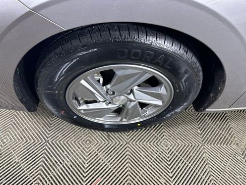 Certified 2024 Hyundai Elantra SE image 10